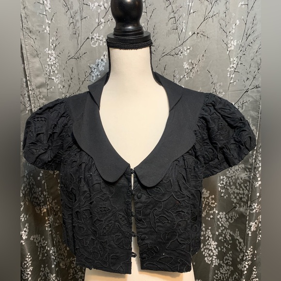 Robert Rodriguez Jackets & Blazers - ROBERT RODRIGUEZ Black Boderie Lace Cropped Jacket Size 8Puff Sleeves